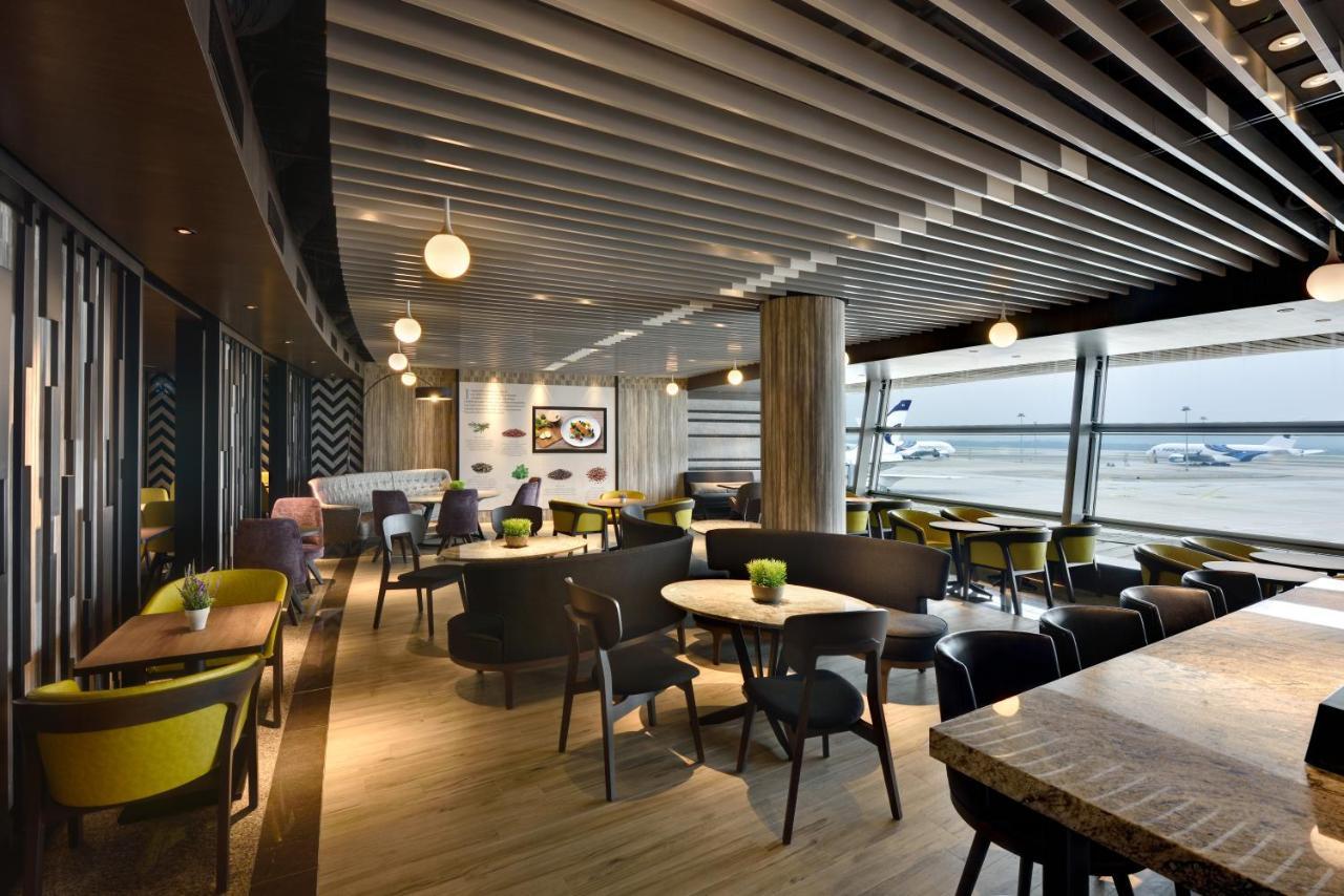 Plaza Premium Lounge Hotel Sepang Bagian luar foto